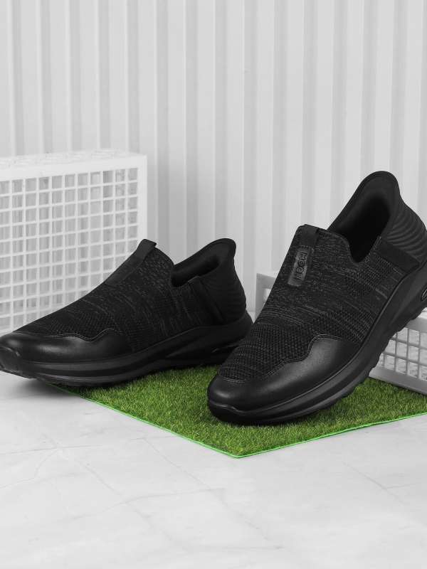 Steve madden black slip on tennis shoes top