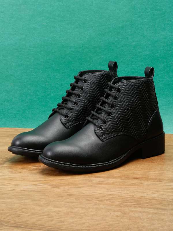 Flat black hot sale womens boots