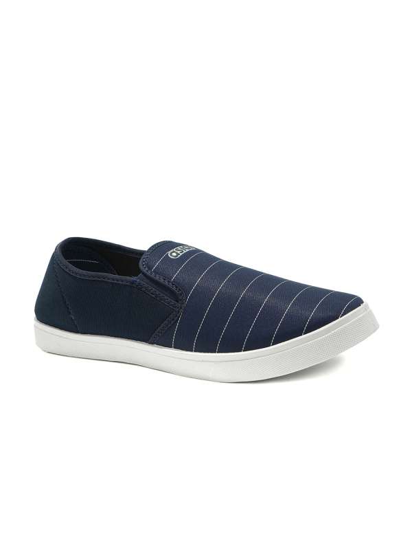 Black sneakers hot sale under 500