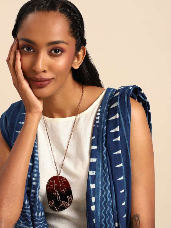 Maroon pendant necklace store