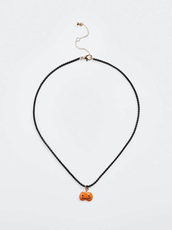Myntra black metal jewellery shop