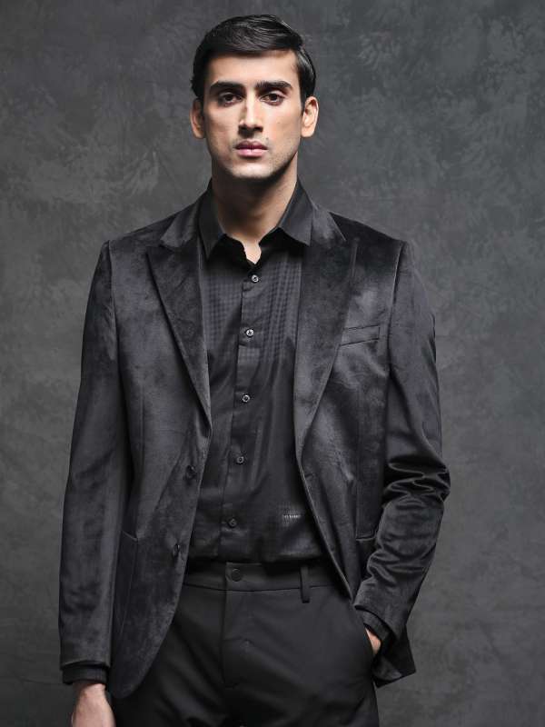 Gray blazer best sale black shirt