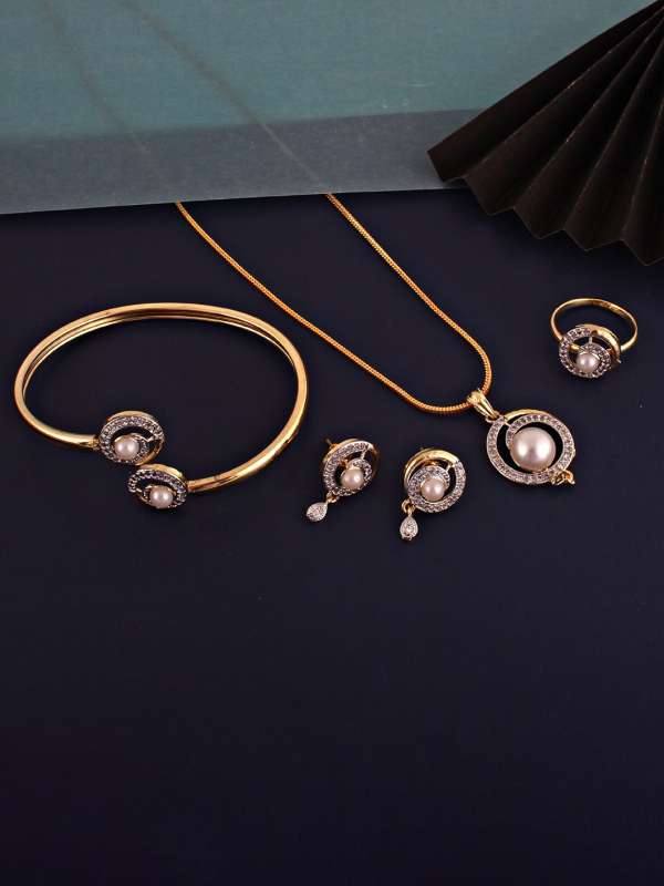Pendant earrings and bracelet set hotsell
