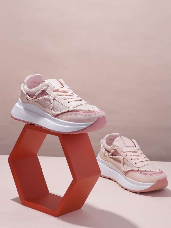 Female sneakers discount online
