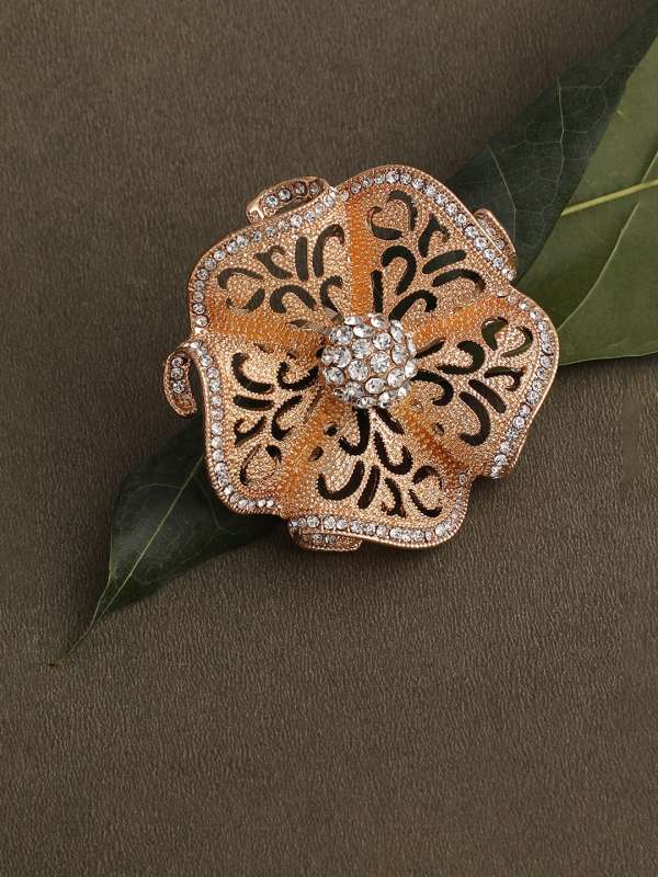White stone finger discount ring