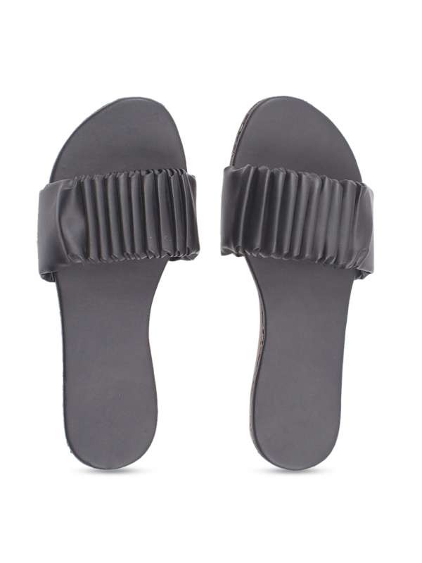Ladies shoes outlet below 300