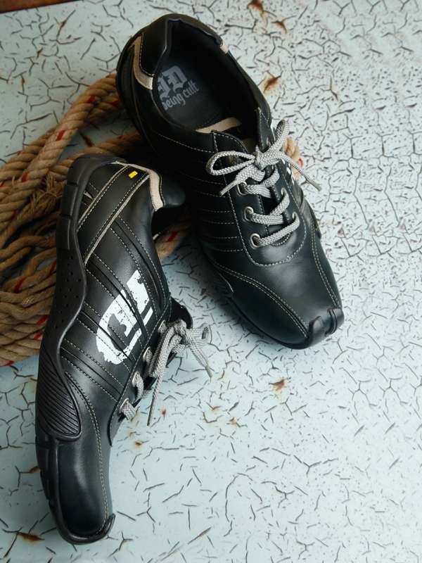 Casual hotsell cleat shoes