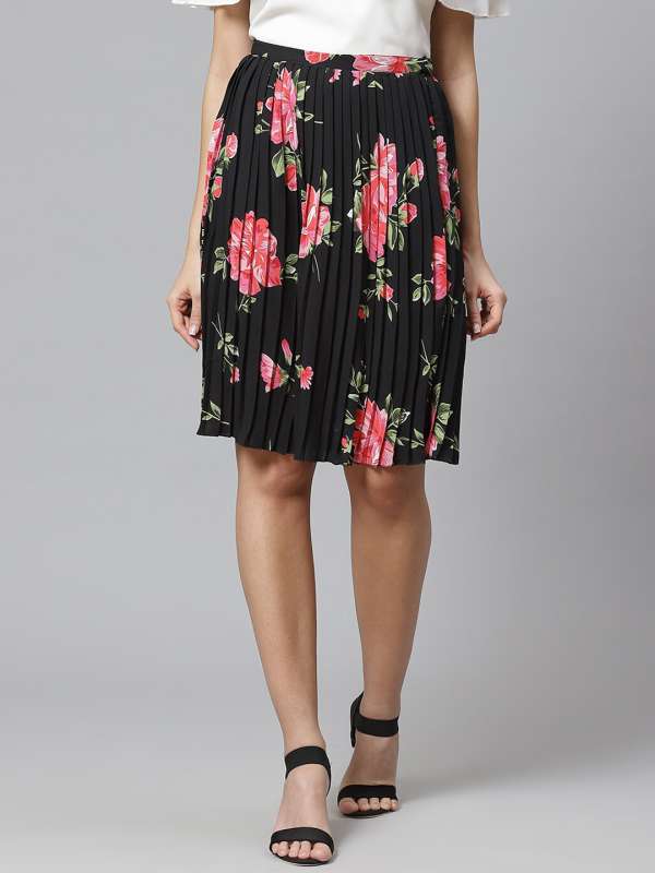 Knee length sale pleated skirt online