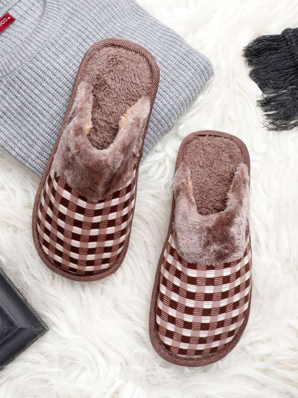 Fur slippers sales myntra
