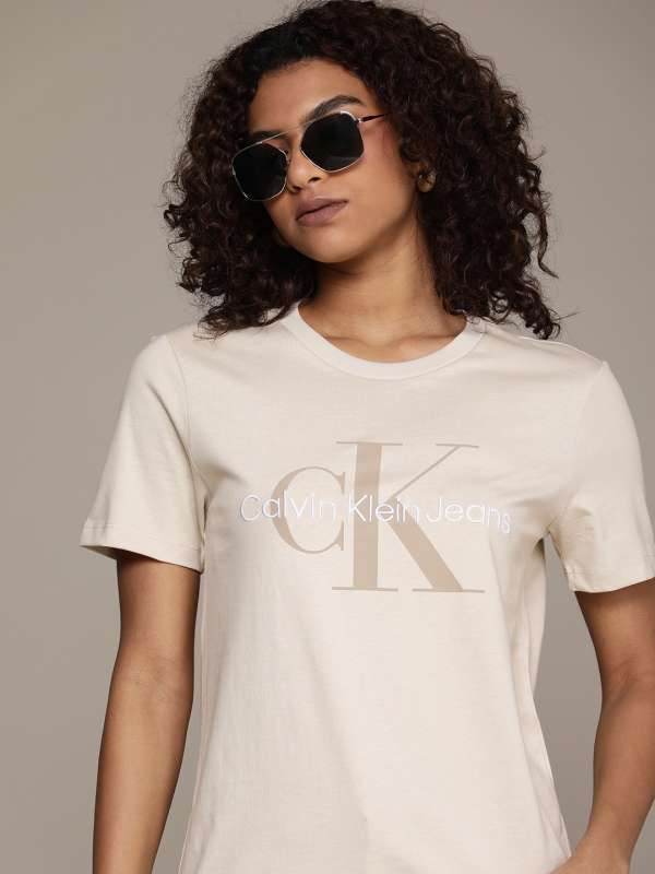 Buik vrede Kosmisch Calvin Klein For Women Tshirts - Buy Calvin Klein For Women Tshirts online  in India