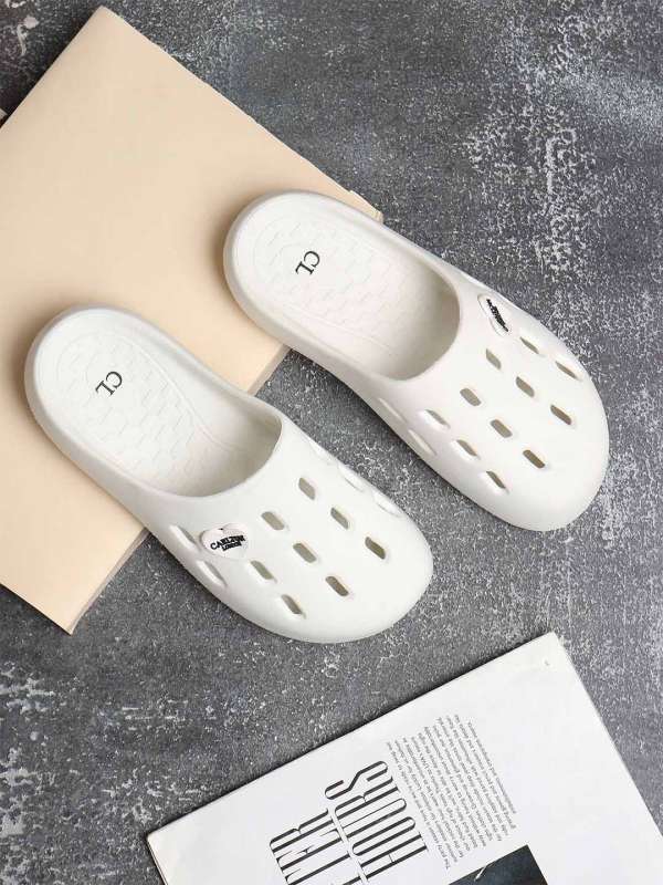 Myntra clearance crocs discount