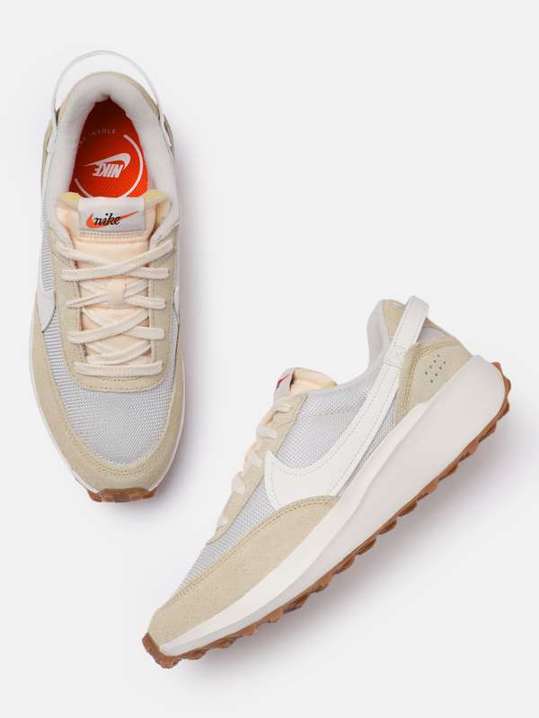 beige nike tennis shoes