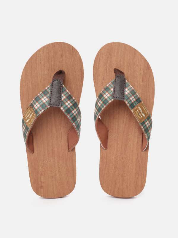Woodland flip hot sale flops myntra