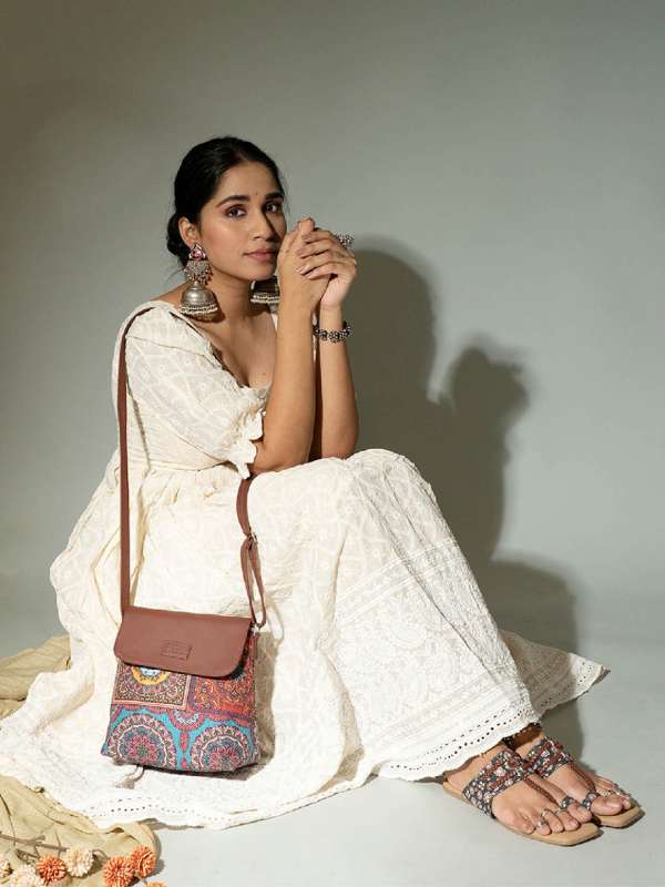 Sling bag online myntra cheap