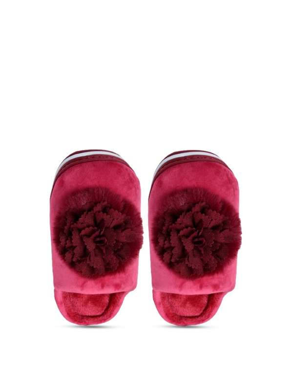Fur slippers sales myntra