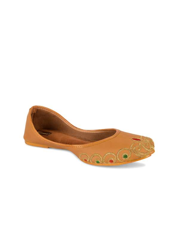 Punjabi discount mojdi ladies