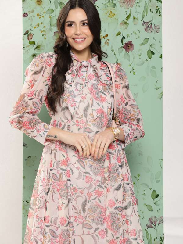 Online dress shopping in myntra online