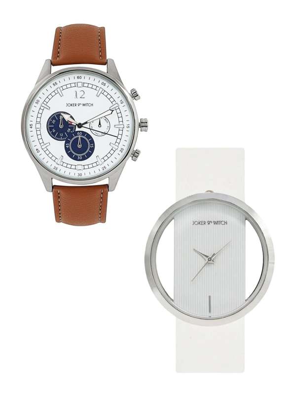 Couple watch online shopping deals