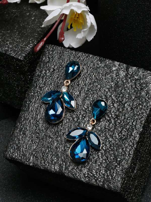 Myntra shop stud earrings