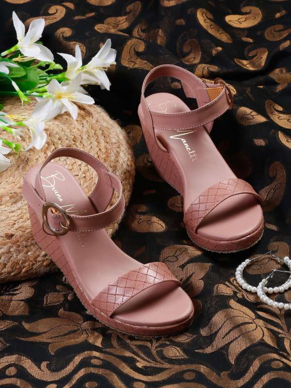 Nude discount pink wedges