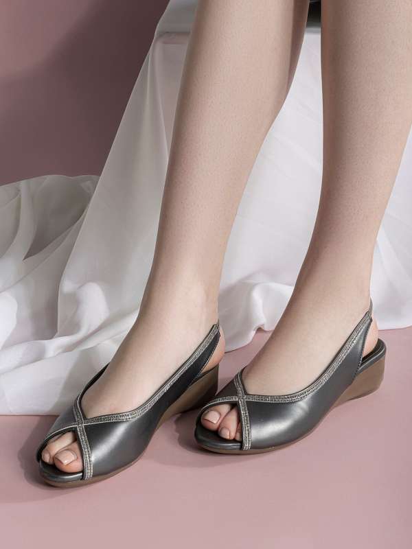 Low wedge sales peep toe shoes