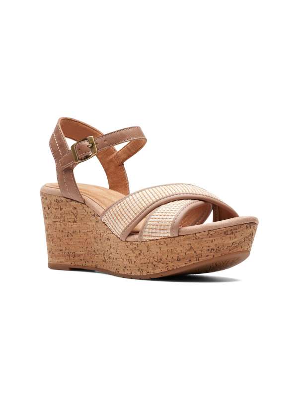Clarks hot sale tan wedges