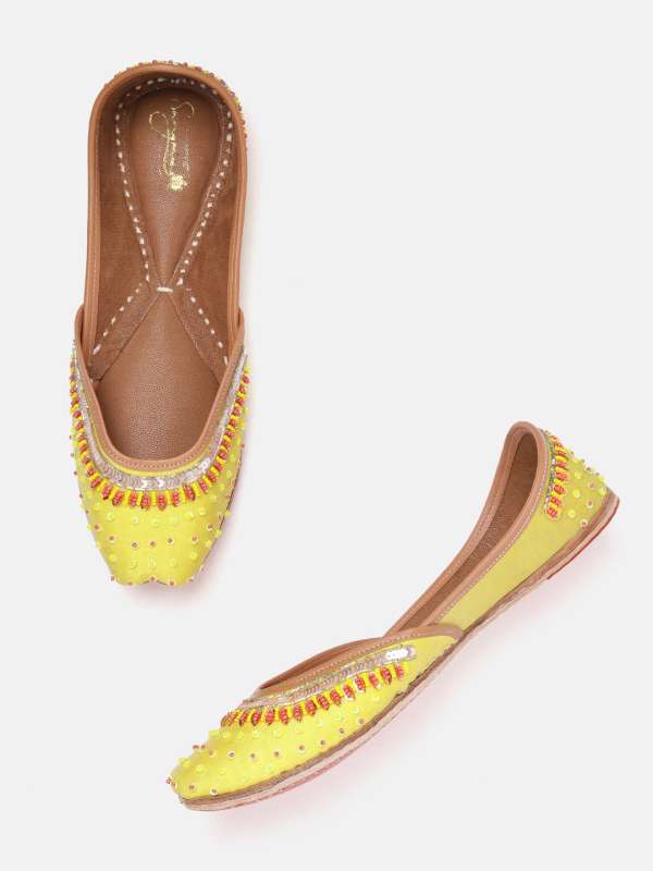Myntra punjabi jutti deals