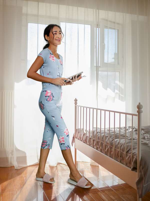 Buy HUE Womens Plus Size Printed Knit Capri Pajama Sleep Pant BlackNight  Cap 1X at Amazonin