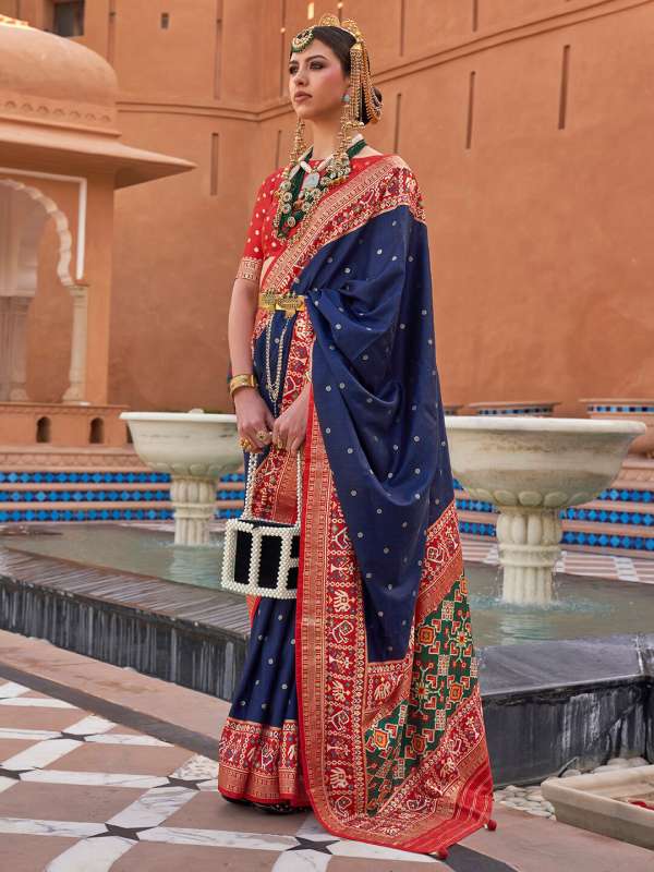 Navy blue saree deals with red border