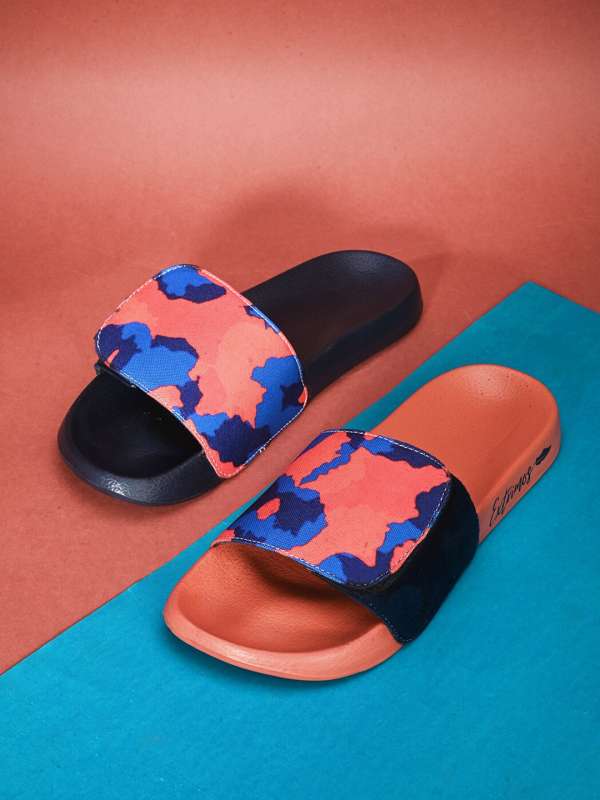Valentino camo sliders 2025