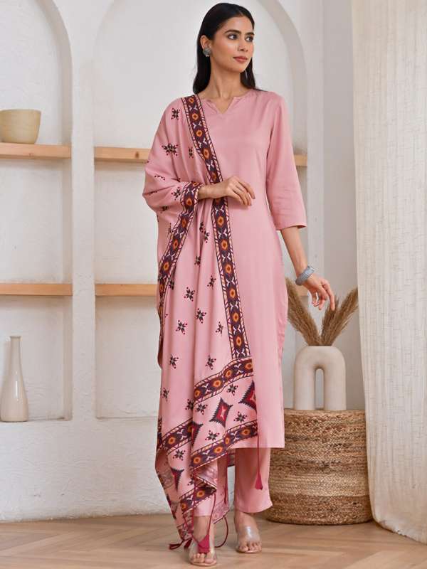 White dress store with pink dupatta