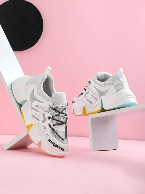Top 10 sneakers under 2000 2025