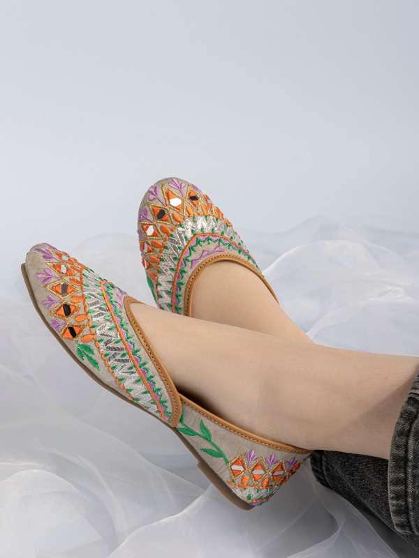 Punjabi shoes for discount ladies