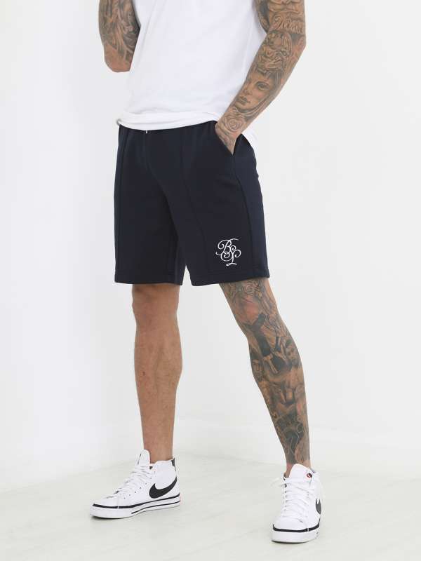 Shorts 18 store