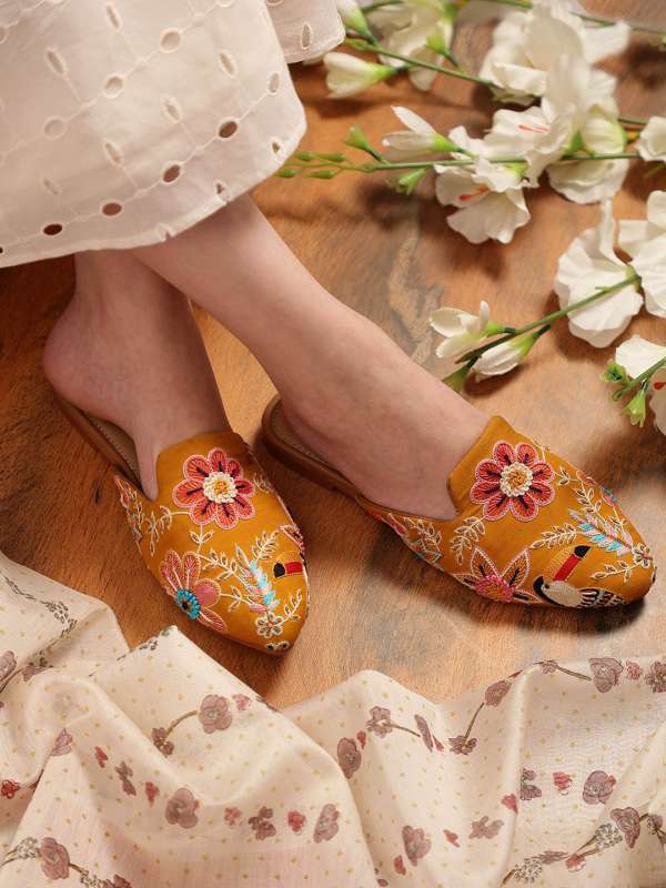 Embroidered hot sale flats womens