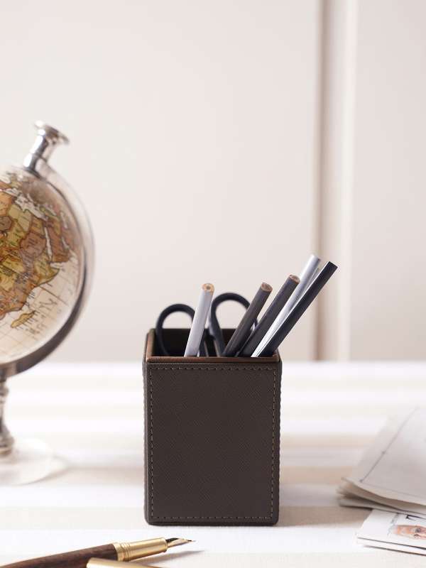 Pen stand top online
