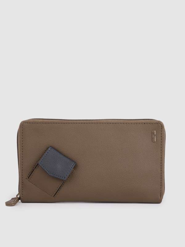 Baggit passport wallet sales