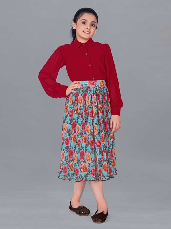 Short skirt and on sale top