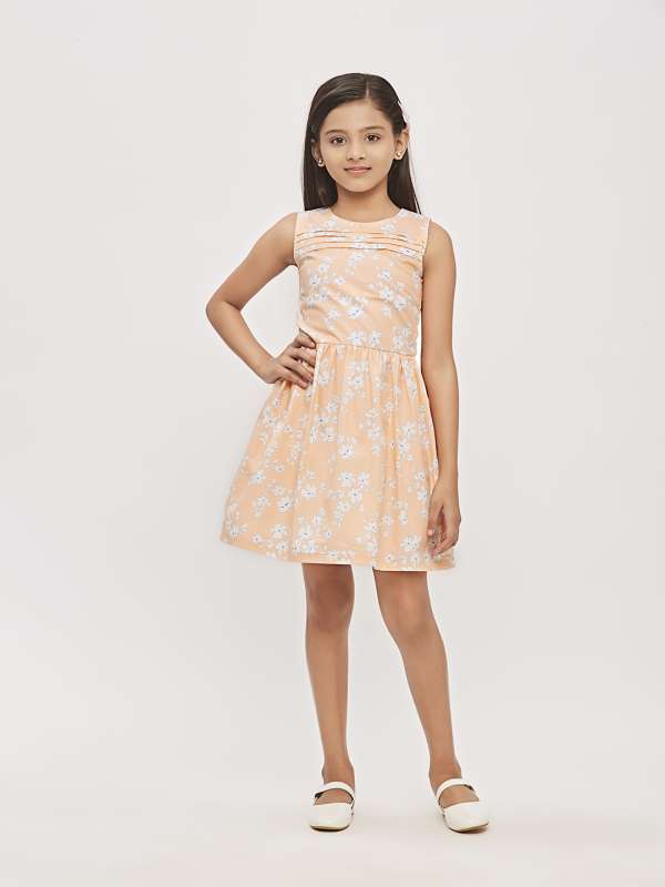 Tiny girl deals dresses online