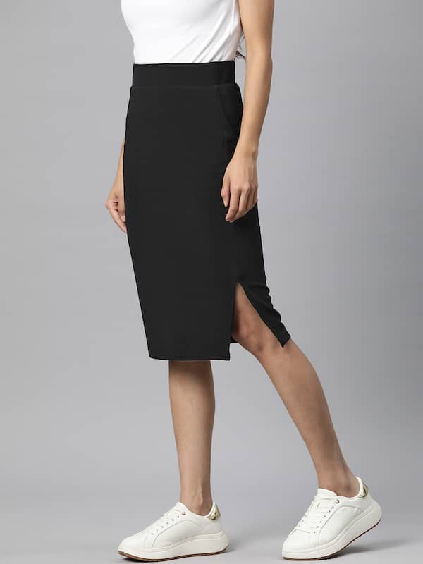 55 Beautiful Ideas For Black Pencil Skirt Outfit To Copy