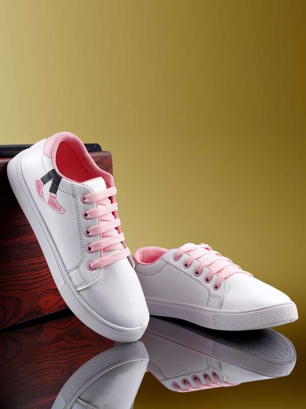 White sneakers for shop women under 500