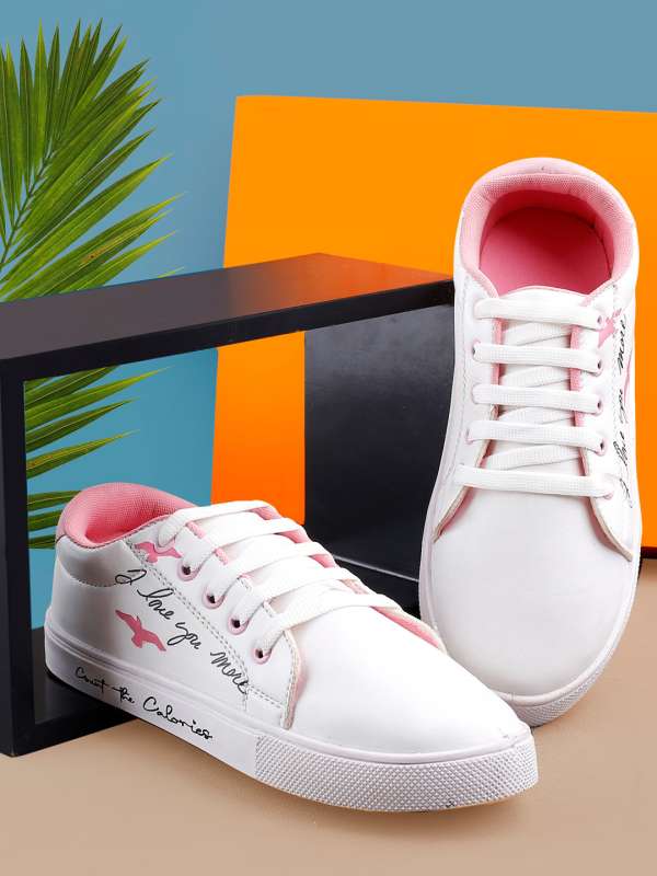 Flipkart offers white shoes store