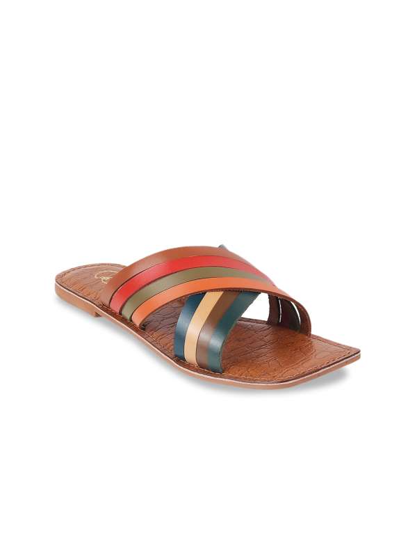 Catwalk flat chappals store
