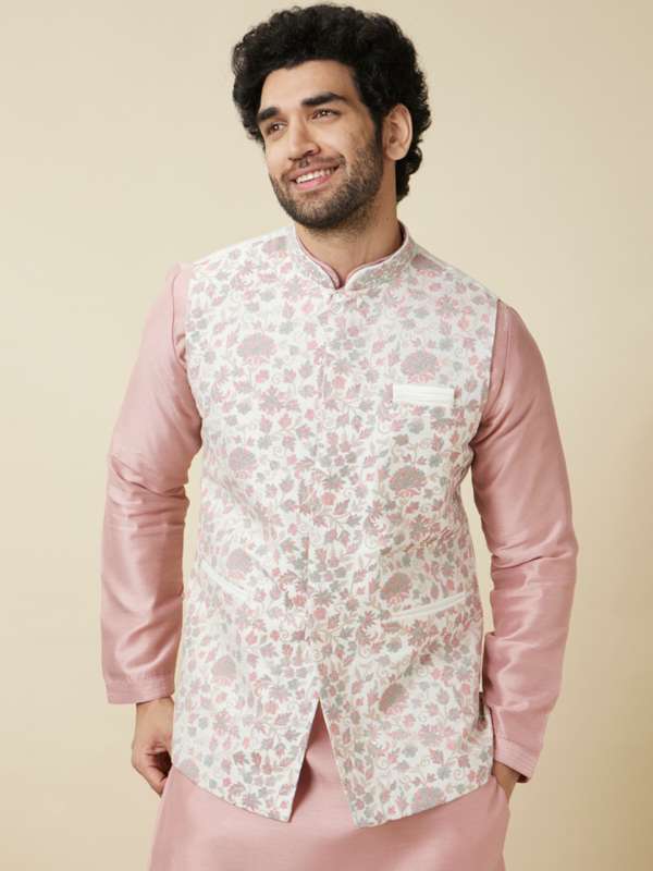 Manyavar coat shop