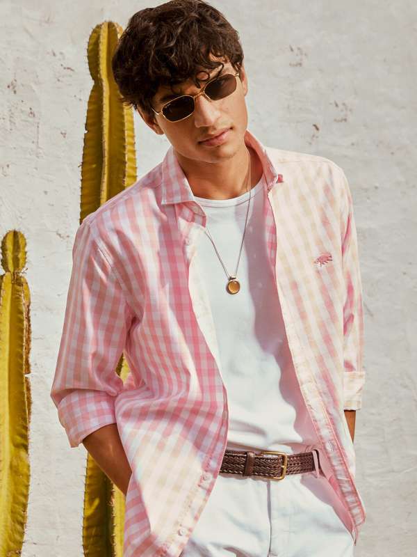 Pink shirt white shoes sale