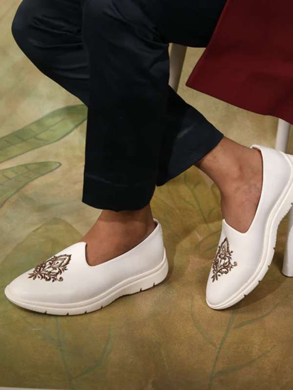 Mens mojari with clearance heels
