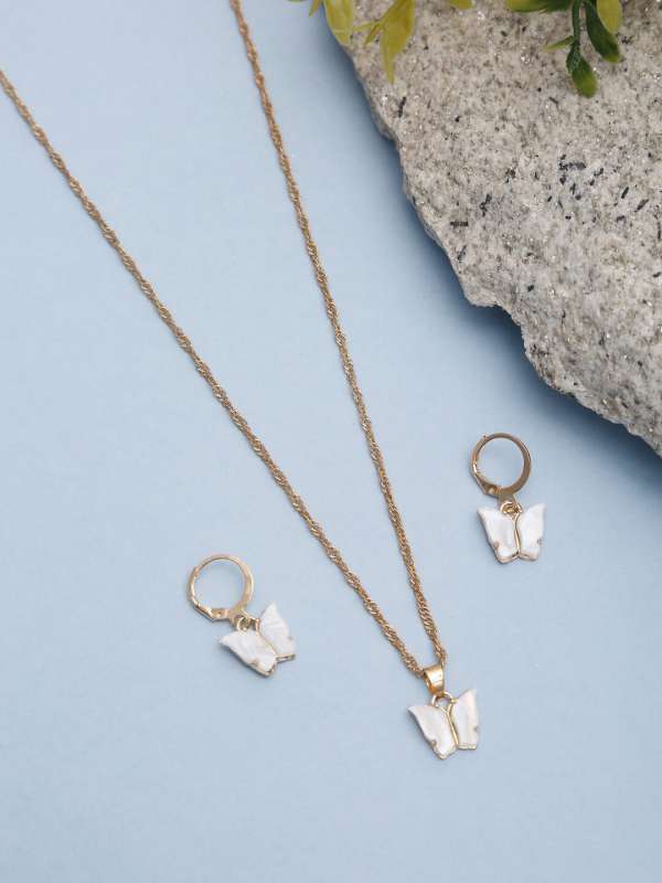 Artificial on sale locket set