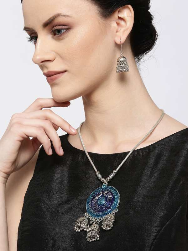 Silver jewellery with saree top