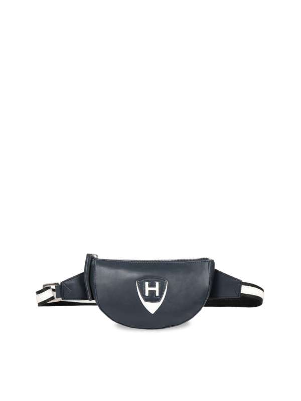 Fanny pack myntra hotsell