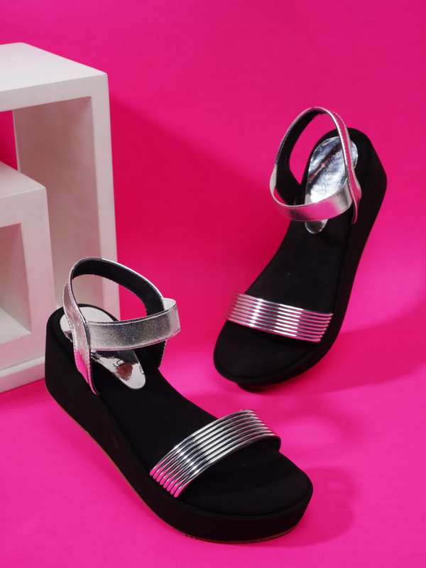 Qupid wedge deals sandals